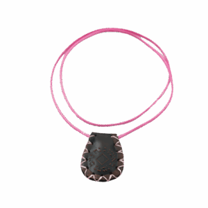 קמע נ נח בצבע חום עם חוט ורוד